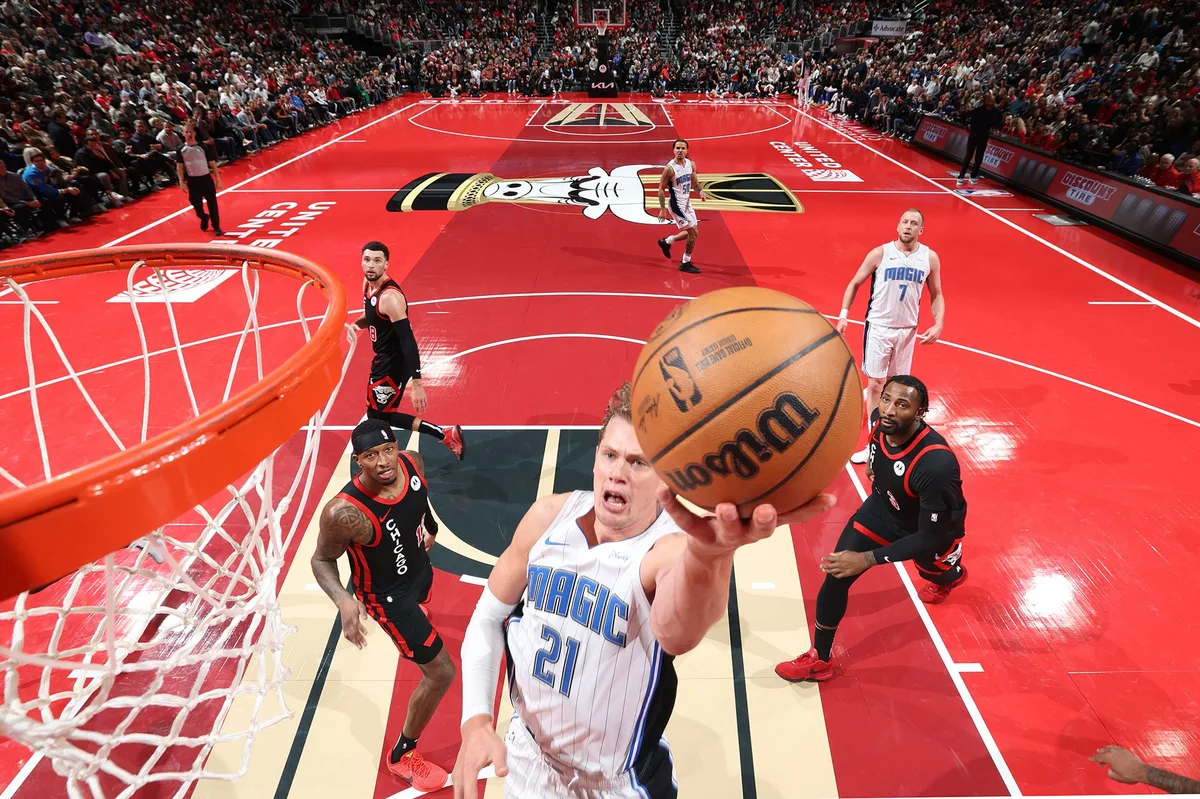 NBA篮球赛事现场，易游官网品牌展示